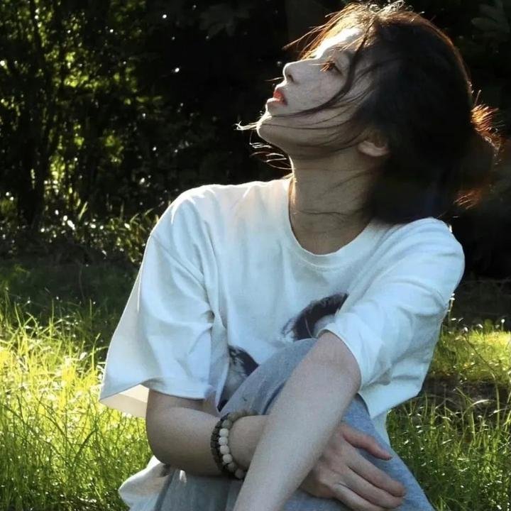 年轻女子